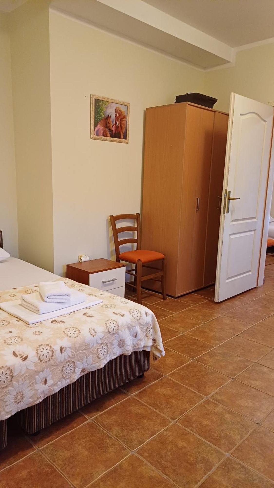 Apartments Villa-G Lustica Τίβατ Εξωτερικό φωτογραφία