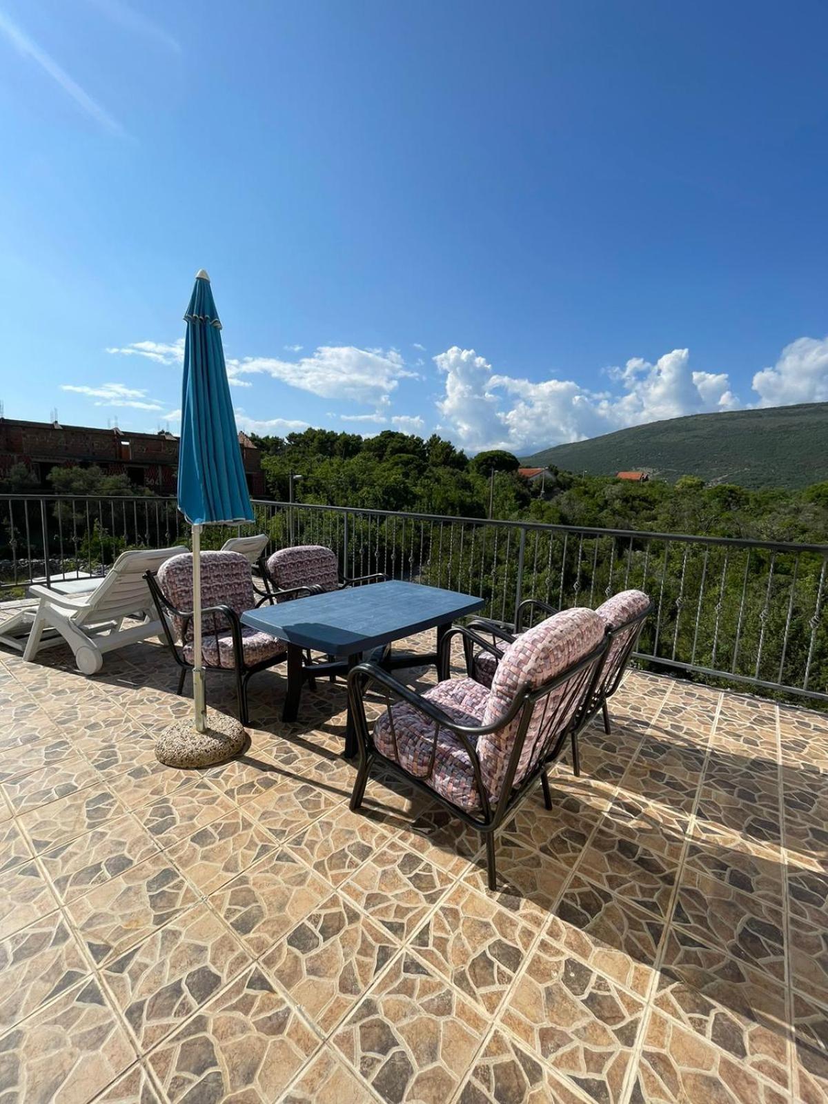 Apartments Villa-G Lustica Τίβατ Εξωτερικό φωτογραφία
