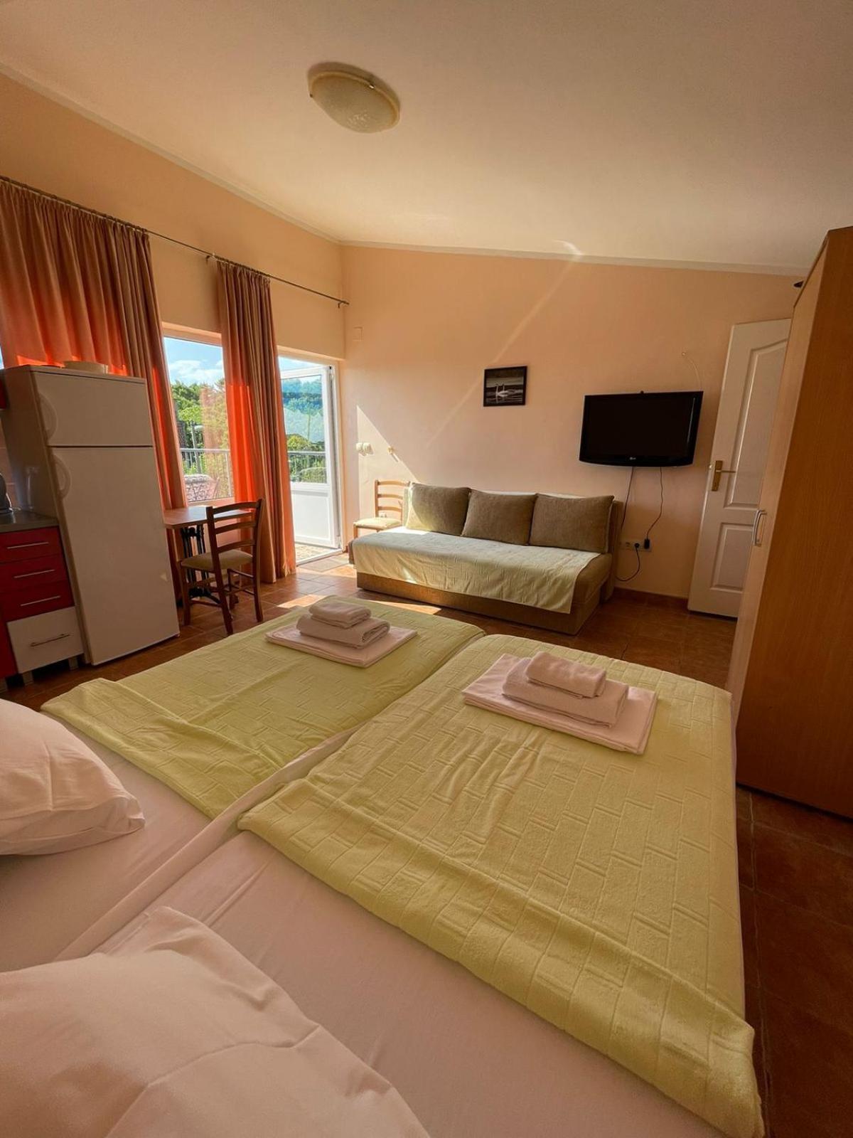 Apartments Villa-G Lustica Τίβατ Εξωτερικό φωτογραφία