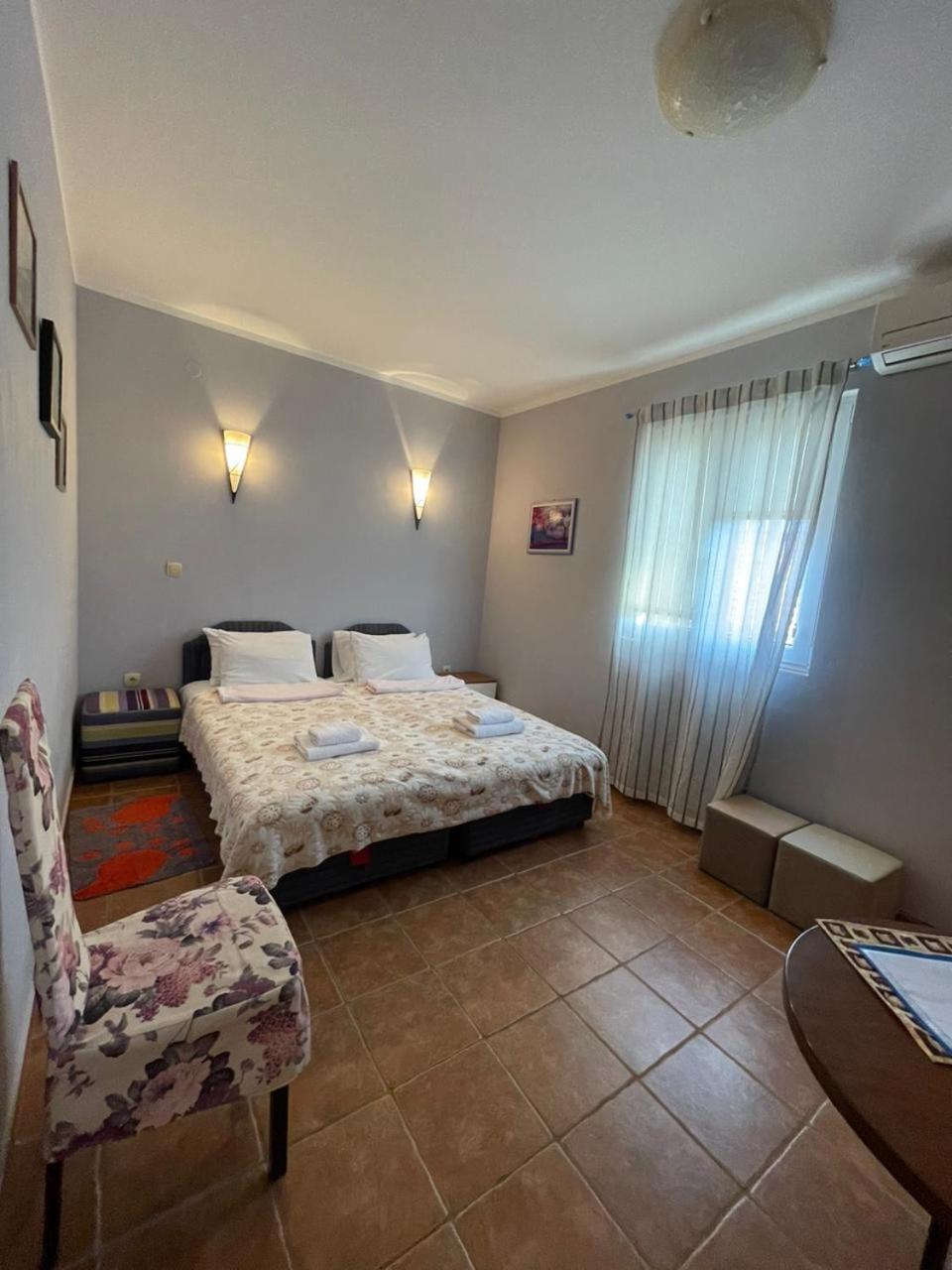 Apartments Villa-G Lustica Τίβατ Εξωτερικό φωτογραφία